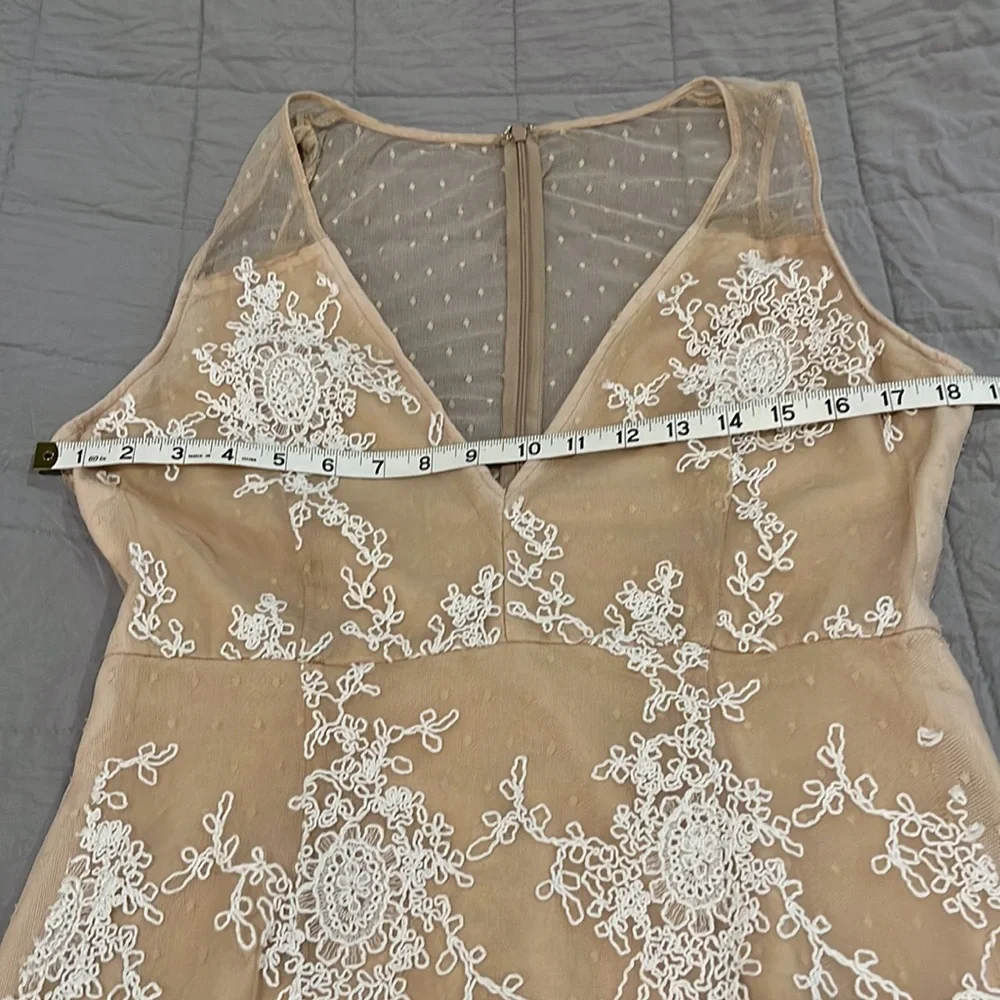NBD stunning Beige with beautiful White Embroidery overlay dress. Sleeveless L - Picture 7 of 16